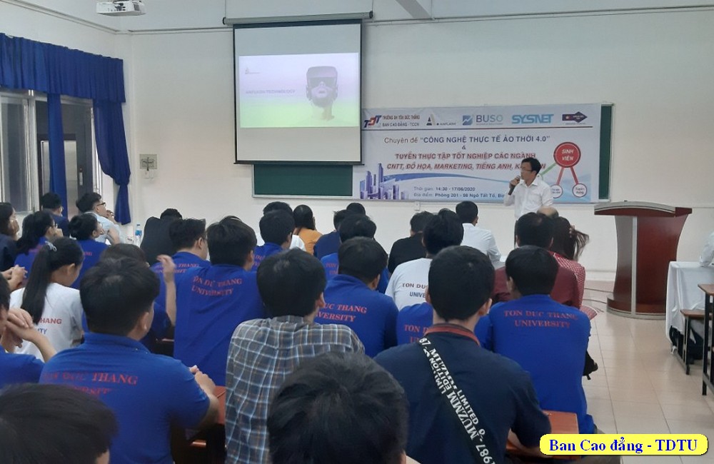 Ông Phan Cao Huân – Giám đốc Cty TNHH Thương mại và Dịch vụ Thế Giới Web  giới thiệu về các vị trí tuyển dụng