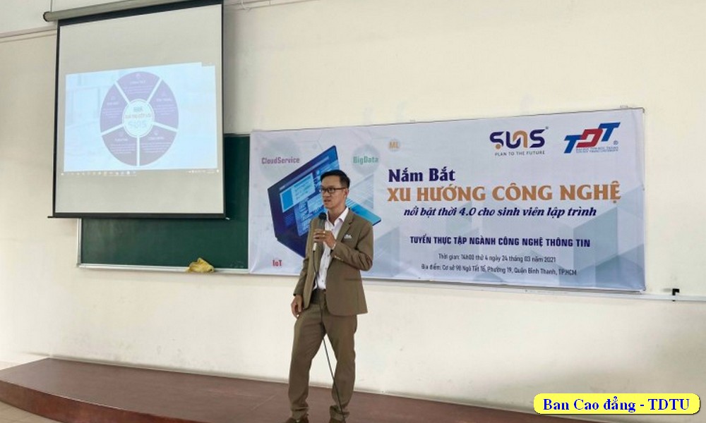 Ông Huỳnh Thanh Phong – CEO giới thiệu về SUNS và chia sẽ kinh nghiệm nghề nghiệp cho SV