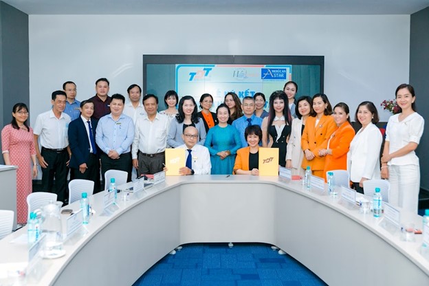 Ký kết Hợp đồng hợp tác đào tạo giữa Trường TCCN Tôn Đức Thắng – TDTU với Công ty American Star thành viên WLIN Charming